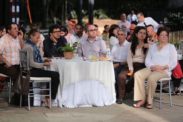 Convenio entre Emvarias y la Fundación Universidad de Antioquia
Convenio entre Emvarias y la Fundación Universidad de Antioquia
Fecha: Febrero 16 de 2015
Para descargar esta fotografía en alta resolución, haga clic sobre la imagen hasta que la misma se despliegue en la pantalla completa; luego dé clic derecho y elija la opción "guardar imagen como". 
En caso de publicación por cualquier medio, solicitamos acompañarla del crédito: "Foto EPM"
Palabras clave: Convenio Emvarias Fundación Universidad Antioquia