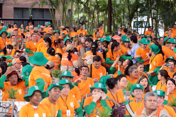 Convenio entre Emvarias y la Fundación Universidad de Antioquia
Convenio entre Emvarias y la Fundación Universidad de Antioquia
Fecha: Febrero 16 de 2015
Para descargar esta fotografía en alta resolución, haga clic sobre la imagen hasta que la misma se despliegue en la pantalla completa; luego dé clic derecho y elija la opción "guardar imagen como". 
En caso de publicación por cualquier medio, solicitamos acompañarla del crédito: "Foto EPM"
Palabras clave: Convenio Emvarias Fundación Universidad Antioquia