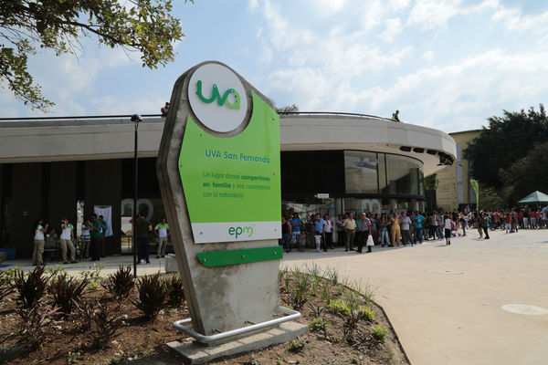 Inauguración de la UVA San Fernando
Inauguración de la UVA San Fernando
Fecha: Febrero 2 de 2016
Para descargar esta fotografía en alta resolución, haga clic sobre la imagen hasta que la misma se despliegue en la pantalla completa; luego dé clic derecho y elija la opción "guardar imagen como". 
En caso de publicación por cualquier medio, solicitamos acompañarla del crédito: "Foto EPM"
Palabras clave: Inauguración UVA San Fernando