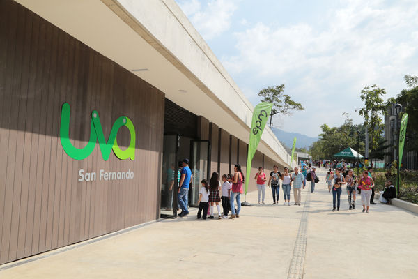 Inauguración de la UVA San Fernando
Inauguración de la UVA San Fernando
Fecha: Febrero 2 de 2016
Para descargar esta fotografía en alta resolución, haga clic sobre la imagen hasta que la misma se despliegue en la pantalla completa; luego dé clic derecho y elija la opción "guardar imagen como". 
En caso de publicación por cualquier medio, solicitamos acompañarla del crédito: "Foto EPM"
Palabras clave: Inauguración UVA San Fernando