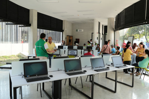 Inauguración de la UVA San Fernando
Inauguración de la UVA San Fernando
Fecha: Febrero 2 de 2016
Para descargar esta fotografía en alta resolución, haga clic sobre la imagen hasta que la misma se despliegue en la pantalla completa; luego dé clic derecho y elija la opción "guardar imagen como". 
En caso de publicación por cualquier medio, solicitamos acompañarla del crédito: "Foto EPM"
Palabras clave: Inauguración UVA San Fernando