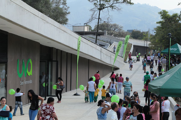 Inauguración de la UVA San Fernando
Inauguración de la UVA San Fernando
Fecha: Febrero 2 de 2016
Para descargar esta fotografía en alta resolución, haga clic sobre la imagen hasta que la misma se despliegue en la pantalla completa; luego dé clic derecho y elija la opción "guardar imagen como". 
En caso de publicación por cualquier medio, solicitamos acompañarla del crédito: "Foto EPM"
Palabras clave: Inauguración UVA San Fernando