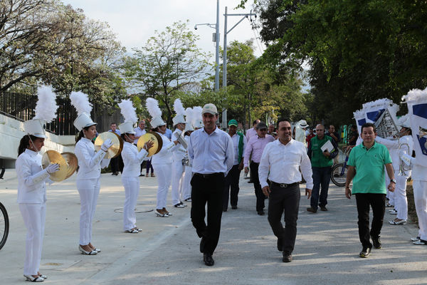 Inauguración de la UVA San Fernando
Inauguración de la UVA San Fernando
Fecha: Febrero 2 de 2016
Para descargar esta fotografía en alta resolución, haga clic sobre la imagen hasta que la misma se despliegue en la pantalla completa; luego dé clic derecho y elija la opción "guardar imagen como". 
En caso de publicación por cualquier medio, solicitamos acompañarla del crédito: "Foto EPM"
Palabras clave: Inauguración UVA San Fernando