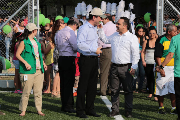 Inauguración de la UVA San Fernando
Inauguración de la UVA San Fernando
Fecha: Febrero 2 de 2016
Para descargar esta fotografía en alta resolución, haga clic sobre la imagen hasta que la misma se despliegue en la pantalla completa; luego dé clic derecho y elija la opción "guardar imagen como". 
En caso de publicación por cualquier medio, solicitamos acompañarla del crédito: "Foto EPM"
Palabras clave: Inauguración UVA San Fernando