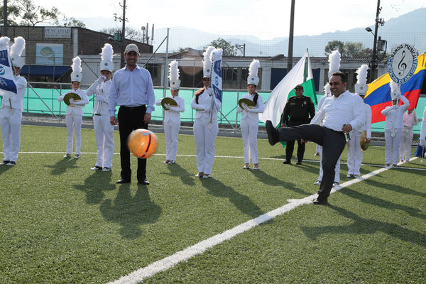 Inauguración de la UVA San Fernando
Inauguración de la UVA San Fernando
Fecha: Febrero 2 de 2016
Para descargar esta fotografía en alta resolución, haga clic sobre la imagen hasta que la misma se despliegue en la pantalla completa; luego dé clic derecho y elija la opción "guardar imagen como". 
En caso de publicación por cualquier medio, solicitamos acompañarla del crédito: "Foto EPM"
Palabras clave: Inauguración UVA San Fernando