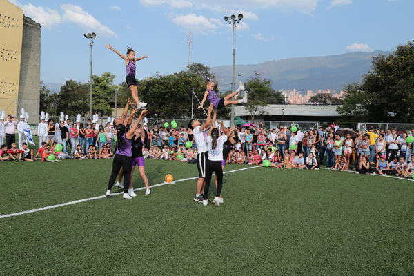 Inauguración de la UVA San Fernando
Inauguración de la UVA San Fernando
Fecha: Febrero 2 de 2016
Para descargar esta fotografía en alta resolución, haga clic sobre la imagen hasta que la misma se despliegue en la pantalla completa; luego dé clic derecho y elija la opción "guardar imagen como". 
En caso de publicación por cualquier medio, solicitamos acompañarla del crédito: "Foto EPM"
Palabras clave: Inauguración UVA San Fernando