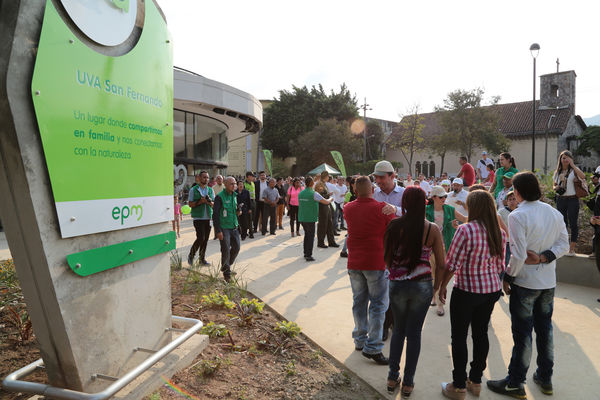 Inauguración de la UVA San Fernando
Inauguración de la UVA San Fernando
Fecha: Febrero 2 de 2016
Para descargar esta fotografía en alta resolución, haga clic sobre la imagen hasta que la misma se despliegue en la pantalla completa; luego dé clic derecho y elija la opción "guardar imagen como". 
En caso de publicación por cualquier medio, solicitamos acompañarla del crédito: "Foto EPM"
Palabras clave: Inauguración UVA San Fernando