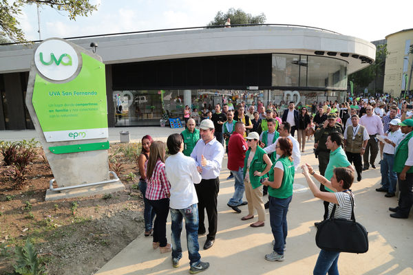 Inauguración de la UVA San Fernando
Inauguración de la UVA San Fernando
Fecha: Febrero 2 de 2016
Para descargar esta fotografía en alta resolución, haga clic sobre la imagen hasta que la misma se despliegue en la pantalla completa; luego dé clic derecho y elija la opción "guardar imagen como". 
En caso de publicación por cualquier medio, solicitamos acompañarla del crédito: "Foto EPM"
Palabras clave: Inauguración UVA San Fernando