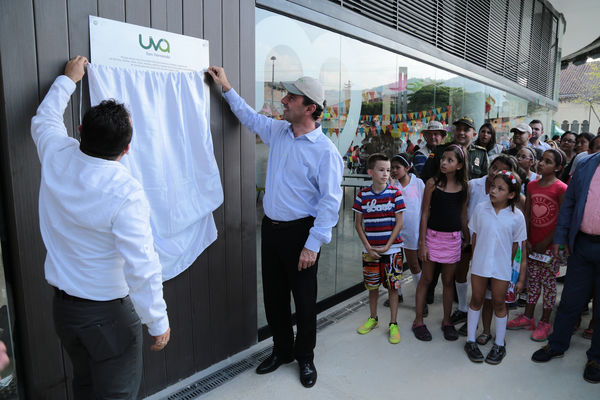 Inauguración de la UVA San Fernando
Inauguración de la UVA San Fernando
Fecha: Febrero 2 de 2016
Para descargar esta fotografía en alta resolución, haga clic sobre la imagen hasta que la misma se despliegue en la pantalla completa; luego dé clic derecho y elija la opción "guardar imagen como". 
En caso de publicación por cualquier medio, solicitamos acompañarla del crédito: "Foto EPM"
Palabras clave: Inauguración UVA San Fernando