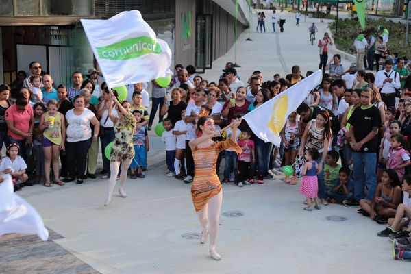Inauguración de la UVA San Fernando
Inauguración de la UVA San Fernando
Fecha: Febrero 2 de 2016
Para descargar esta fotografía en alta resolución, haga clic sobre la imagen hasta que la misma se despliegue en la pantalla completa; luego dé clic derecho y elija la opción "guardar imagen como". 
En caso de publicación por cualquier medio, solicitamos acompañarla del crédito: "Foto EPM"
Palabras clave: Inauguración UVA San Fernando