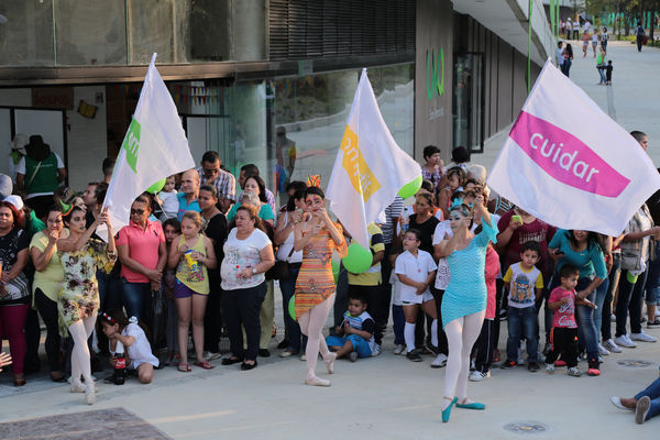Inauguración de la UVA San Fernando
Inauguración de la UVA San Fernando
Fecha: Febrero 2 de 2016
Para descargar esta fotografía en alta resolución, haga clic sobre la imagen hasta que la misma se despliegue en la pantalla completa; luego dé clic derecho y elija la opción "guardar imagen como". 
En caso de publicación por cualquier medio, solicitamos acompañarla del crédito: "Foto EPM"
Palabras clave: Inauguración UVA San Fernando