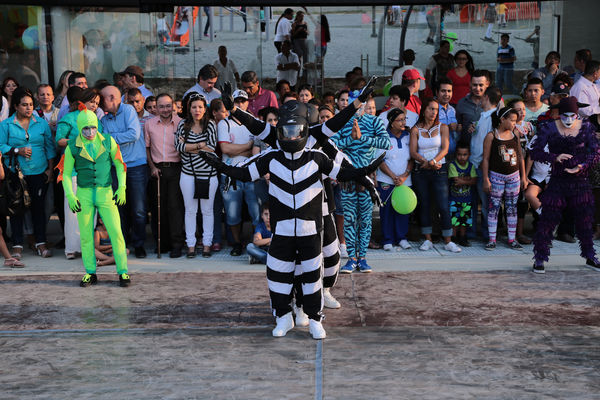 Inauguración de la UVA San Fernando
Inauguración de la UVA San Fernando
Fecha: Febrero 2 de 2016
Para descargar esta fotografía en alta resolución, haga clic sobre la imagen hasta que la misma se despliegue en la pantalla completa; luego dé clic derecho y elija la opción "guardar imagen como". 
En caso de publicación por cualquier medio, solicitamos acompañarla del crédito: "Foto EPM"
Palabras clave: Inauguración UVA San Fernando