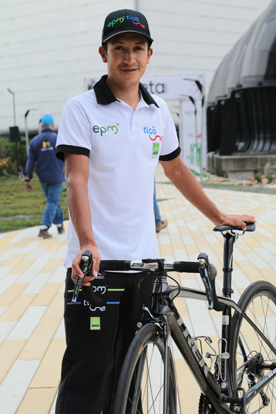 Presentación del Equipo de ciclismo EPM TigoUne 2016  
Presentación del Equipo de ciclismo EPM TigoUne 2016    
Fecha: Febrero 29 de 2016
Para descargar esta fotografía en alta resolución, haga clic sobre la imagen hasta que la misma se despliegue en la pantalla completa; luego dé clic derecho y elija la opción "guardar imagen como". 
En caso de publicación por cualquier medio, solicitamos acompañarla del crédito: "Foto EPM"
Palabras clave: Presentación Equipo ciclismo EPM TigoUne 2016  Cayetano Sarmiento