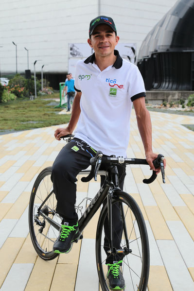 Presentación del Equipo de ciclismo EPM TigoUne 2016  
Presentación del Equipo de ciclismo EPM TigoUne 2016    
Fecha: Febrero 29 de 2016
Para descargar esta fotografía en alta resolución, haga clic sobre la imagen hasta que la misma se despliegue en la pantalla completa; luego dé clic derecho y elija la opción "guardar imagen como". 
En caso de publicación por cualquier medio, solicitamos acompañarla del crédito: "Foto EPM"
Palabras clave: Presentación Equipo ciclismo EPM TigoUne 2016  Fabio Duarte