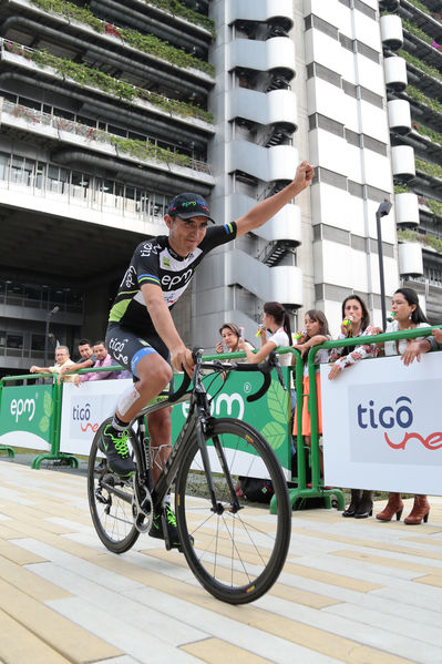 Presentación del Equipo de ciclismo EPM TigoUne 2016 
Presentación del Equipo de ciclismo EPM TigoUne 2016    
Fecha: Febrero 29 de 2016
Para descargar esta fotografía en alta resolución, haga clic sobre la imagen hasta que la misma se despliegue en la pantalla completa; luego dé clic derecho y elija la opción "guardar imagen como". 
En caso de publicación por cualquier medio, solicitamos acompañarla del crédito: "Foto EPM"
Palabras clave: Presentación Equipo ciclismo EPM TigoUne 2016