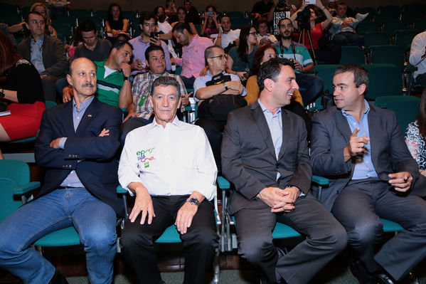 Presentación del Equipo de ciclismo EPM TigoUne 2016 
Presentación del Equipo de ciclismo EPM TigoUne 2016    
Fecha: Febrero 29 de 2016
Para descargar esta fotografía en alta resolución, haga clic sobre la imagen hasta que la misma se despliegue en la pantalla completa; luego dé clic derecho y elija la opción "guardar imagen como". 
En caso de publicación por cualquier medio, solicitamos acompañarla del crédito: "Foto EPM"
Palabras clave: Presentación Equipo ciclismo EPM TigoUne 2016