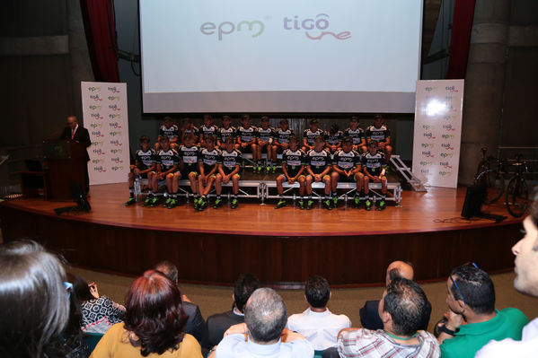 Presentación del Equipo de ciclismo EPM TigoUne 2016 
Presentación del Equipo de ciclismo EPM TigoUne 2016    
Fecha: Febrero 29 de 2016
Para descargar esta fotografía en alta resolución, haga clic sobre la imagen hasta que la misma se despliegue en la pantalla completa; luego dé clic derecho y elija la opción "guardar imagen como". 
En caso de publicación por cualquier medio, solicitamos acompañarla del crédito: "Foto EPM"
Palabras clave: Presentación Equipo ciclismo EPM TigoUne 2016