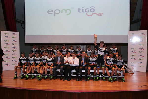 Presentación del Equipo de ciclismo EPM TigoUne 2016 
Presentación del Equipo de ciclismo EPM TigoUne 2016    
Fecha: Febrero 29 de 2016
Para descargar esta fotografía en alta resolución, haga clic sobre la imagen hasta que la misma se despliegue en la pantalla completa; luego dé clic derecho y elija la opción "guardar imagen como". 
En caso de publicación por cualquier medio, solicitamos acompañarla del crédito: "Foto EPM"
Palabras clave: Presentación Equipo ciclismo EPM TigoUne 2016