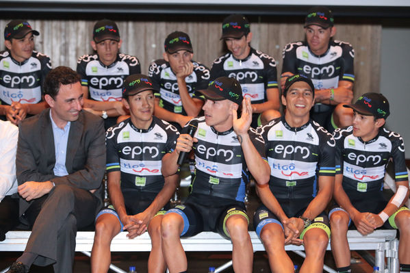 Presentación del Equipo de ciclismo EPM TigoUne 2016 
Presentación del Equipo de ciclismo EPM TigoUne 2016    
Fecha: Febrero 29 de 2016
Para descargar esta fotografía en alta resolución, haga clic sobre la imagen hasta que la misma se despliegue en la pantalla completa; luego dé clic derecho y elija la opción "guardar imagen como". 
En caso de publicación por cualquier medio, solicitamos acompañarla del crédito: "Foto EPM"
Palabras clave: Presentación Equipo ciclismo EPM TigoUne 2016