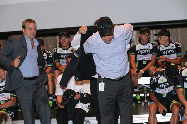 Presentación del Equipo de ciclismo EPM TigoUne 2016
Presentación del Equipo de ciclismo EPM TigoUne 2016    
Fecha: Febrero 29 de 2016
Para descargar esta fotografía en alta resolución, haga clic sobre la imagen hasta que la misma se despliegue en la pantalla completa; luego dé clic derecho y elija la opción "guardar imagen como". 
En caso de publicación por cualquier medio, solicitamos acompañarla del crédito: "Foto EPM"
Palabras clave: Presentación Equipo ciclismo EPM TigoUne 2016