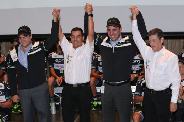 Presentación del Equipo de ciclismo EPM TigoUne 2016
Presentación del Equipo de ciclismo EPM TigoUne 2016    
Fecha: Febrero 29 de 2016
Para descargar esta fotografía en alta resolución, haga clic sobre la imagen hasta que la misma se despliegue en la pantalla completa; luego dé clic derecho y elija la opción "guardar imagen como". 
En caso de publicación por cualquier medio, solicitamos acompañarla del crédito: "Foto EPM"
Palabras clave: Presentación Equipo ciclismo EPM TigoUne 2016