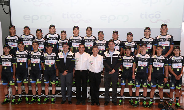 Presentación del Equipo de ciclismo EPM TigoUne 2016
Presentación del Equipo de ciclismo EPM TigoUne 2016    
Fecha: Febrero 29 de 2016
Para descargar esta fotografía en alta resolución, haga clic sobre la imagen hasta que la misma se despliegue en la pantalla completa; luego dé clic derecho y elija la opción "guardar imagen como". 
En caso de publicación por cualquier medio, solicitamos acompañarla del crédito: "Foto EPM"
Palabras clave: Presentación Equipo ciclismo EPM TigoUne 2016