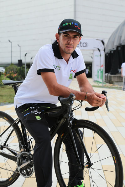 Presentación del Equipo de ciclismo EPM TigoUne 2016
Presentación del Equipo de ciclismo EPM TigoUne 2016    
Fecha: Febrero 29 de 2016
Para descargar esta fotografía en alta resolución, haga clic sobre la imagen hasta que la misma se despliegue en la pantalla completa; luego dé clic derecho y elija la opción "guardar imagen como". 
En caso de publicación por cualquier medio, solicitamos acompañarla del crédito: "Foto EPM"
Palabras clave: Presentación Equipo ciclismo EPM TigoUne 2016