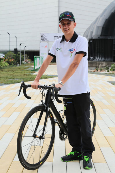 Presentación del Equipo de ciclismo EPM TigoUne 2016
Presentación del Equipo de ciclismo EPM TigoUne 2016    
Fecha: Febrero 29 de 2016
Para descargar esta fotografía en alta resolución, haga clic sobre la imagen hasta que la misma se despliegue en la pantalla completa; luego dé clic derecho y elija la opción "guardar imagen como". 
En caso de publicación por cualquier medio, solicitamos acompañarla del crédito: "Foto EPM"
Palabras clave: Presentación Equipo ciclismo EPM TigoUne 2016