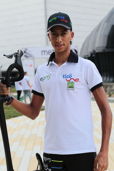 Presentación del Equipo de ciclismo EPM TigoUne 2016
Presentación del Equipo de ciclismo EPM TigoUne 2016    
Fecha: Febrero 29 de 2016
Para descargar esta fotografía en alta resolución, haga clic sobre la imagen hasta que la misma se despliegue en la pantalla completa; luego dé clic derecho y elija la opción "guardar imagen como". 
En caso de publicación por cualquier medio, solicitamos acompañarla del crédito: "Foto EPM"

Palabras clave: Presentación Equipo ciclismo EPM TigoUne 2016