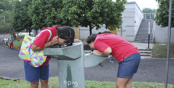 Fuentes de Vida
Fuentes de Vida
Fecha: Febrero 27 de 2014
Para descargar esta fotografía en alta resolución, haga clic sobre la imagen hasta que la misma se despliegue en la pantalla completa; luego dé clic derecho y elija la opción "guardar imagen como". 
En caso de publicación por cualquier medio, solicitamos acompañarla del crédito: "Foto EPM"

Palabras clave: Fuentes  Vida