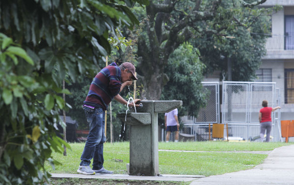 Fuentes de Vida
Fuentes de Vida
Fecha: Febrero 27 de 2014
Para descargar esta fotografía en alta resolución, haga clic sobre la imagen hasta que la misma se despliegue en la pantalla completa; luego dé clic derecho y elija la opción "guardar imagen como". 
En caso de publicación por cualquier medio, solicitamos acompañarla del crédito: "Foto EPM"

Palabras clave: Fuentes  Vida