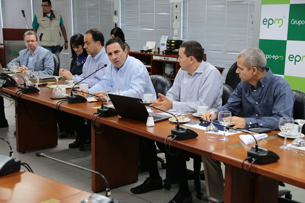 Venta de Acciones de EPM en Isagen
Venta de Acciones de EPM en Isagen
Fecha: Febrero 22 de 2016
Para descargar esta fotografía en alta resolución, haga clic sobre la imagen hasta que la misma se despliegue en la pantalla completa; luego dé clic derecho y elija la opción "guardar imagen como". 
En caso de publicación por cualquier medio, solicitamos acompañarla del crédito: "Foto EPM"
Palabras clave: Venta Acciones EPM Isagen
