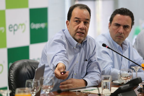 Venta de Acciones de EPM en Isagen
Venta de Acciones de EPM en Isagen
Fecha: Febrero 22 de 2016
Para descargar esta fotografía en alta resolución, haga clic sobre la imagen hasta que la misma se despliegue en la pantalla completa; luego dé clic derecho y elija la opción "guardar imagen como". 
En caso de publicación por cualquier medio, solicitamos acompañarla del crédito: "Foto EPM"
Palabras clave: Venta Acciones EPM Isagen