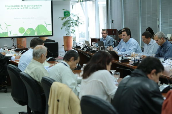 Venta de Acciones de EPM en Isagen
Venta de Acciones de EPM en Isagen
Fecha: Febrero 22 de 2016
Para descargar esta fotografía en alta resolución, haga clic sobre la imagen hasta que la misma se despliegue en la pantalla completa; luego dé clic derecho y elija la opción "guardar imagen como". 
En caso de publicación por cualquier medio, solicitamos acompañarla del crédito: "Foto EPM"

Palabras clave: Venta Acciones EPM Isagen