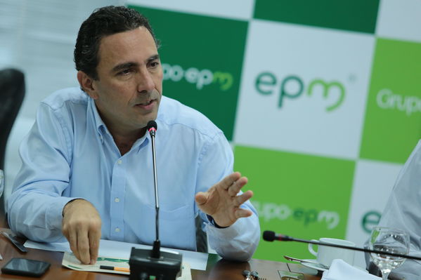 Venta de Acciones de EPM en Isagen
Venta de Acciones de EPM en Isagen
Fecha: Febrero 22 de 2016
Para descargar esta fotografía en alta resolución, haga clic sobre la imagen hasta que la misma se despliegue en la pantalla completa; luego dé clic derecho y elija la opción "guardar imagen como". 
En caso de publicación por cualquier medio, solicitamos acompañarla del crédito: "Foto EPM"

Palabras clave: Venta Acciones EPM Isagen