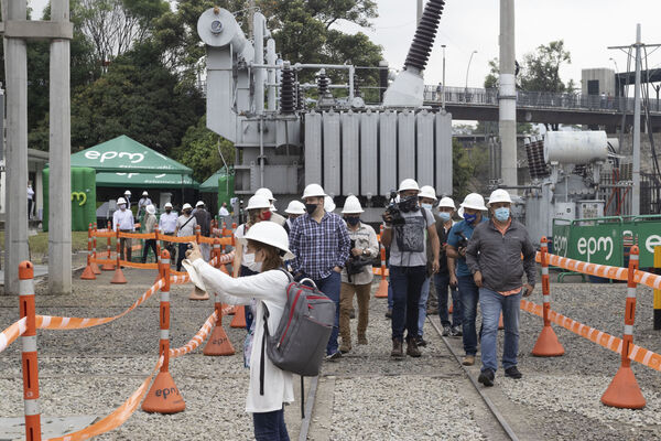 Sistema controlado conducción Energía 
Sistema controlado conducción Energía.
Fecha: Febrero 26 2021.
Para descargar esta fotografía en alta resolución, haga clic sobre la imagen hasta que la misma se despliegue en la pantalla completa; luego dé clic derecho y elija la opción "guardar imagen como". 
En caso de publicación por cualquier medio, solicitamos acompañarla del crédito: "Foto EPM"
Palabras clave: Sistema controlado conducción Energía