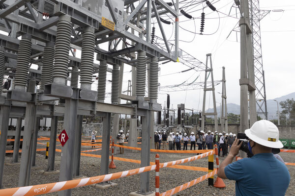 Sistema controlado conducción Energía 
Sistema controlado conducción Energía.
Fecha: Febrero 26 2021.
Para descargar esta fotografía en alta resolución, haga clic sobre la imagen hasta que la misma se despliegue en la pantalla completa; luego dé clic derecho y elija la opción "guardar imagen como". 
En caso de publicación por cualquier medio, solicitamos acompañarla del crédito: "Foto EPM"
Palabras clave: Sistema controlado conducción Energía
