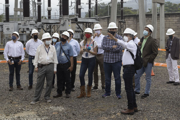 Sistema controlado conducción Energía 
Sistema controlado conducción Energía.
Fecha: Febrero 26 2021.
Para descargar esta fotografía en alta resolución, haga clic sobre la imagen hasta que la misma se despliegue en la pantalla completa; luego dé clic derecho y elija la opción "guardar imagen como". 
En caso de publicación por cualquier medio, solicitamos acompañarla del crédito: "Foto EPM"
Palabras clave: Sistema controlado conducción Energía