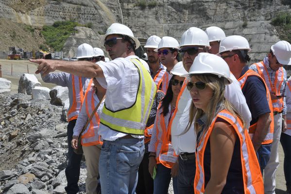 Visita Concejales de Medellin a Obra Hidroeléctrica Ituango
Visita Concejales de Medellin a Obra Hidroeléctrica Ituango
Fecha: Julio 10 2018.
Para descargar esta fotografía en alta resolución, haga clic sobre la imagen hasta que la misma se despliegue en la pantalla completa; luego dé clic derecho y elija la opción "guardar imagen como". 
En caso de publicación por cualquier medio, solicitamos acompañarla del crédito: "Foto EPM"
Palabras clave: Visita Concejales de Medellin a Obra Hidroeléctrica Ituango