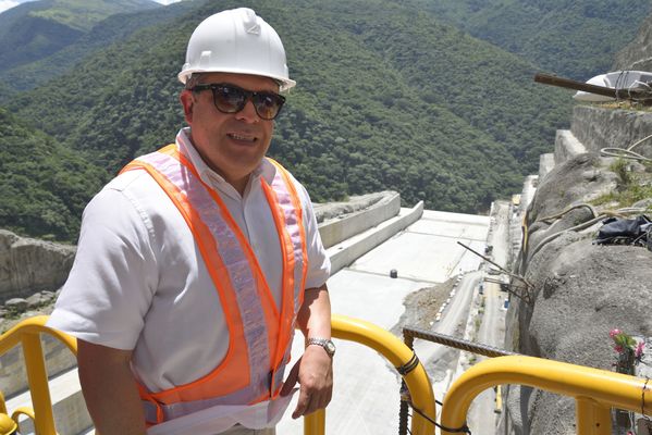 Visita Concejales de Medellin a Obra Hidroeléctrica Ituango
Visita Concejales de Medellin a Obra Hidroeléctrica Ituango
Fecha: Julio 10 2018.
Para descargar esta fotografía en alta resolución, haga clic sobre la imagen hasta que la misma se despliegue en la pantalla completa; luego dé clic derecho y elija la opción "guardar imagen como". 
En caso de publicación por cualquier medio, solicitamos acompañarla del crédito: "Foto EPM"
Palabras clave: Visita Concejales de Medellin a Obra Hidroeléctrica Ituango