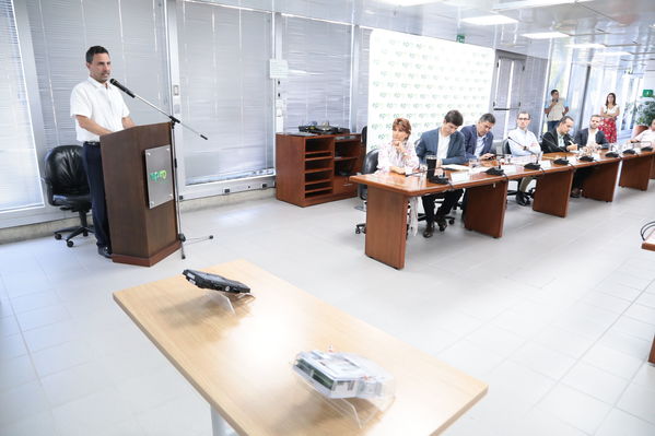 Rueda de prensa - Solución Integral Solar
Rueda de prensa - Solución Integral Solar
Fecha: Julio 10 de 2019. 
Para descargar esta fotografía en alta resolución, haga clic sobre la imagen hasta que la misma se despliegue en la pantalla completa; luego dé clic derecho y elija la opción "guardar imagen como". 
En caso de publicación por cualquier medio, solicitamos acompañarla del crédito: "Foto EPM"
Palabras clave: Rueda de prensa - Solución Integral Solar
