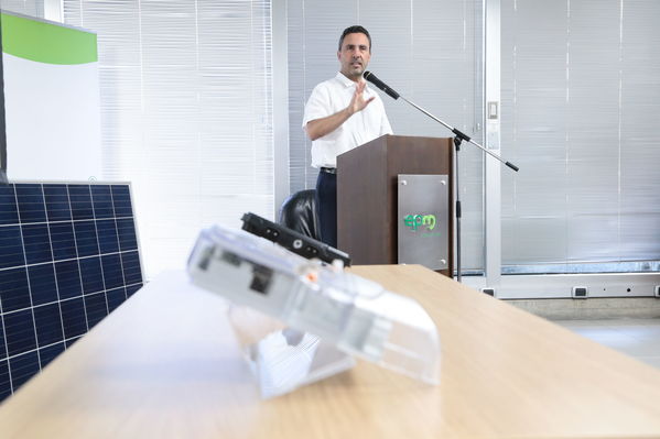 Rueda de prensa - Solución Integral Solar
Rueda de prensa - Solución Integral Solar
Fecha: Julio 10 de 2019. 
Para descargar esta fotografía en alta resolución, haga clic sobre la imagen hasta que la misma se despliegue en la pantalla completa; luego dé clic derecho y elija la opción "guardar imagen como". 
En caso de publicación por cualquier medio, solicitamos acompañarla del crédito: "Foto EPM"
Palabras clave: Rueda de prensa - Solución Integral Solar