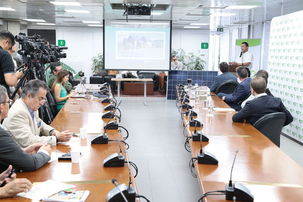 Rueda de prensa - Solución Integral Solar
Rueda de prensa - Solución Integral Solar
Fecha: Julio 10 de 2019. 
Para descargar esta fotografía en alta resolución, haga clic sobre la imagen hasta que la misma se despliegue en la pantalla completa; luego dé clic derecho y elija la opción "guardar imagen como". 
En caso de publicación por cualquier medio, solicitamos acompañarla del crédito: "Foto EPM"
Palabras clave: Rueda de prensa - Solución Integral Solar