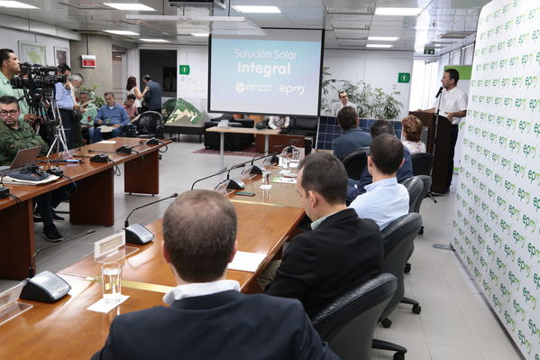 Rueda de prensa - Solución Integral Solar
Rueda de prensa - Solución Integral Solar
Fecha: Julio 10 de 2019. 
Para descargar esta fotografía en alta resolución, haga clic sobre la imagen hasta que la misma se despliegue en la pantalla completa; luego dé clic derecho y elija la opción "guardar imagen como". 
En caso de publicación por cualquier medio, solicitamos acompañarla del crédito: "Foto EPM"
Palabras clave: Rueda de prensa - Solución Integral Solar