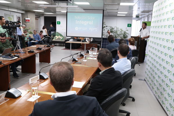 Rueda de prensa - Solución Integral Solar
Rueda de prensa - Solución Integral Solar
Fecha: Julio 10 de 2019. 
Para descargar esta fotografía en alta resolución, haga clic sobre la imagen hasta que la misma se despliegue en la pantalla completa; luego dé clic derecho y elija la opción "guardar imagen como". 
En caso de publicación por cualquier medio, solicitamos acompañarla del crédito: "Foto EPM"
Palabras clave: Rueda de prensa - Solución Integral Solar