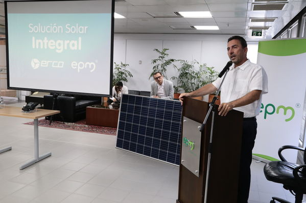 Rueda de prensa - Solución Integral Solar
Rueda de prensa - Solución Integral Solar
Fecha: Julio 10 de 2019. 
Para descargar esta fotografía en alta resolución, haga clic sobre la imagen hasta que la misma se despliegue en la pantalla completa; luego dé clic derecho y elija la opción "guardar imagen como". 
En caso de publicación por cualquier medio, solicitamos acompañarla del crédito: "Foto EPM"
Palabras clave: Rueda de prensa - Solución Integral Solar