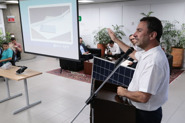 Rueda de prensa - Solución Integral Solar
Rueda de prensa - Solución Integral Solar
Fecha: Julio 10 de 2019. 
Para descargar esta fotografía en alta resolución, haga clic sobre la imagen hasta que la misma se despliegue en la pantalla completa; luego dé clic derecho y elija la opción "guardar imagen como". 
En caso de publicación por cualquier medio, solicitamos acompañarla del crédito: "Foto EPM"
Palabras clave: Rueda de prensa - Solución Integral Solar