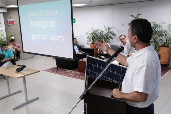 Rueda de prensa - Solución Integral Solar
Rueda de prensa - Solución Integral Solar
Fecha: Julio 10 de 2019. 
Para descargar esta fotografía en alta resolución, haga clic sobre la imagen hasta que la misma se despliegue en la pantalla completa; luego dé clic derecho y elija la opción "guardar imagen como". 
En caso de publicación por cualquier medio, solicitamos acompañarla del crédito: "Foto EPM"
Palabras clave: Rueda de prensa - Solución Integral Solar