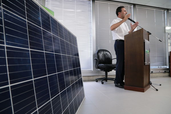 Rueda de prensa - Solución Integral Solar
Rueda de prensa - Solución Integral Solar
Fecha: Julio 10 de 2019. 
Para descargar esta fotografía en alta resolución, haga clic sobre la imagen hasta que la misma se despliegue en la pantalla completa; luego dé clic derecho y elija la opción "guardar imagen como". 
En caso de publicación por cualquier medio, solicitamos acompañarla del crédito: "Foto EPM"
Palabras clave: Rueda de prensa - Solución Integral Solar