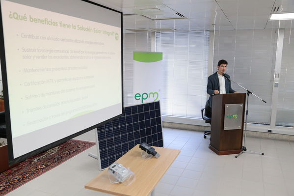 Rueda de prensa - Solución Integral Solar
Rueda de prensa - Solución Integral Solar
Fecha: Julio 10 de 2019. 
Para descargar esta fotografía en alta resolución, haga clic sobre la imagen hasta que la misma se despliegue en la pantalla completa; luego dé clic derecho y elija la opción "guardar imagen como". 
En caso de publicación por cualquier medio, solicitamos acompañarla del crédito: "Foto EPM"
Palabras clave: Rueda de prensa - Solución Integral Solar